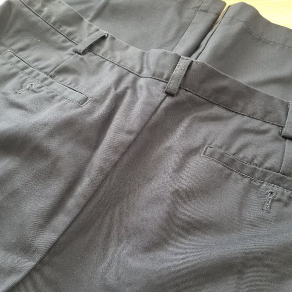 Izod Mens 39x27 Chino Pants Khaki Dark Navy Blue Pleated Cotton EUC - Picture 4 of 9